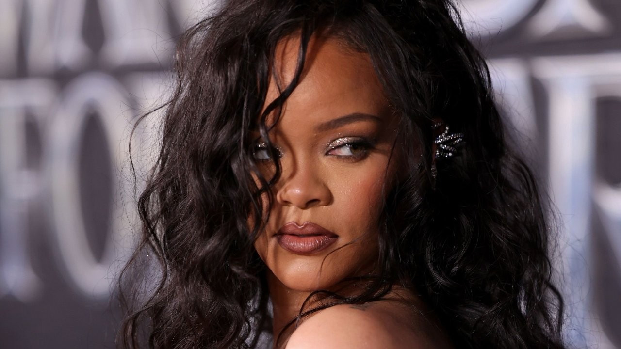 Rihanna'dan 6 yıl sonra yeni şarkı: Lift Me Up