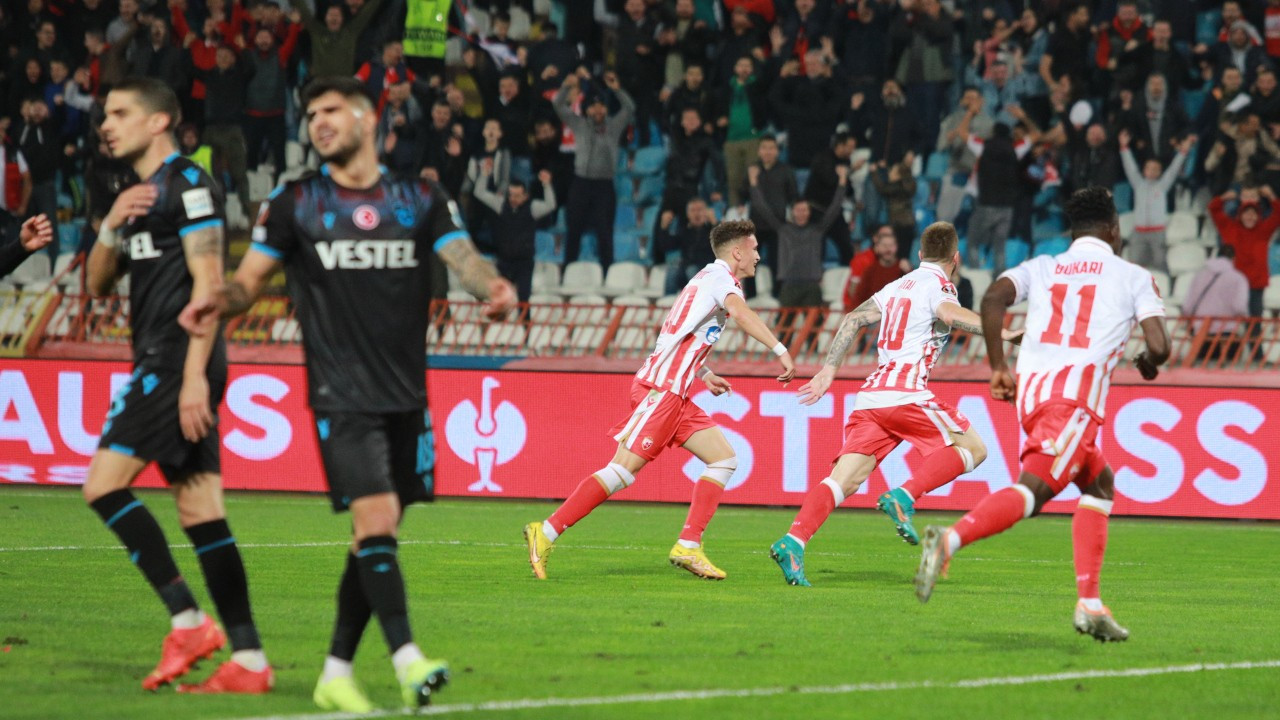 Trabzonspor Sırbistan'da kaybetti, tur umudunu son haftaya bıraktı