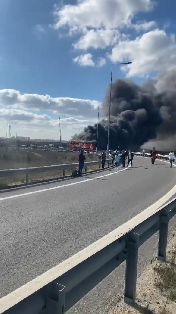 İstanbul'da şehirler arası yolcu otobüsü alev aldı - Sayfa 3