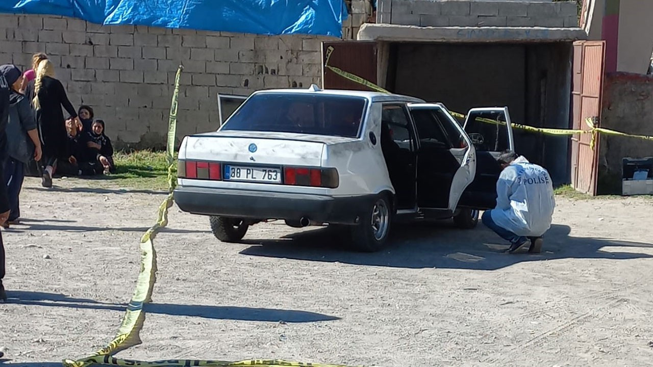 Kayseri'de 2 kişi, evin garajındaki otomobilde ölü bulundu