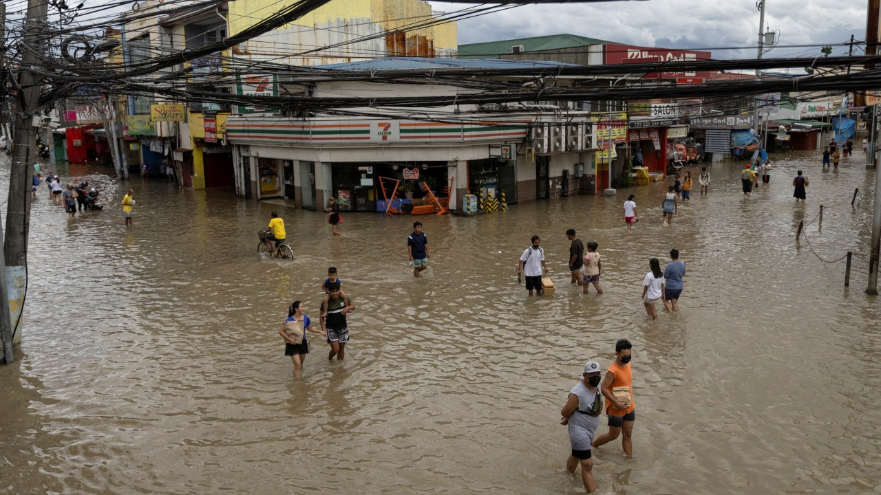 Filipinler'de sel: Ölü sayısı 50'ye ulaştı