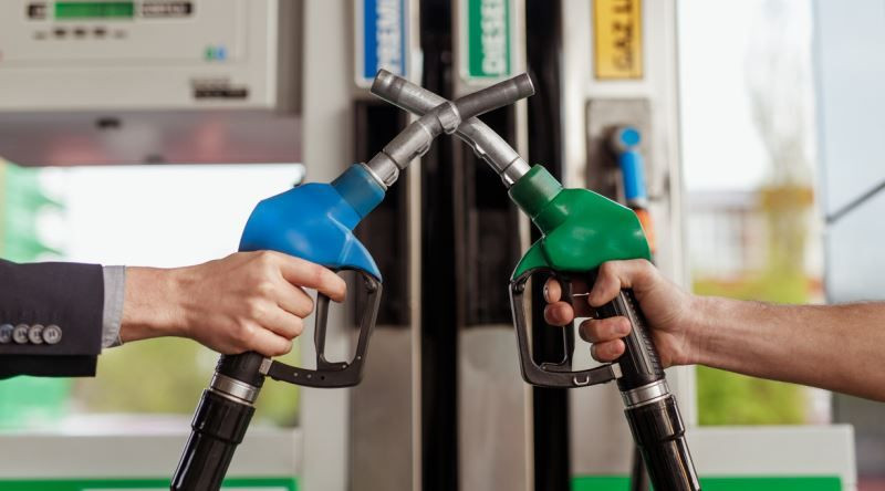 Benzine zam: Akaryakıt fiyatlarında son durum - Sayfa 1