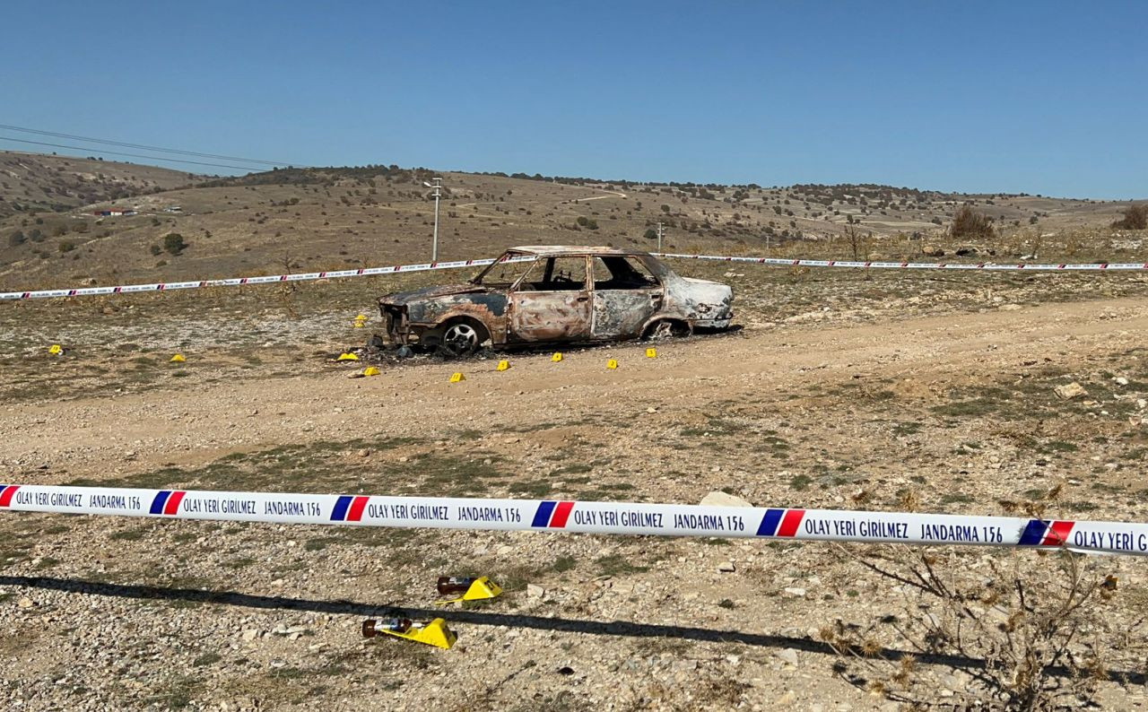 Afyonkarahisar'da yanmış otomobilde 2 ceset bulundu: Araç babama ait - Sayfa 1