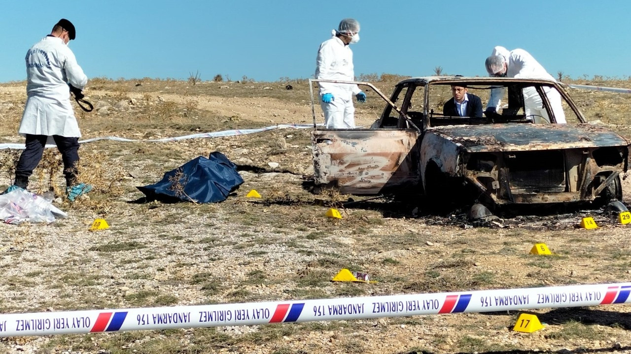 Afyonkarahisar'da yanmış otomobilde 2 ceset bulundu: Araç babama ait