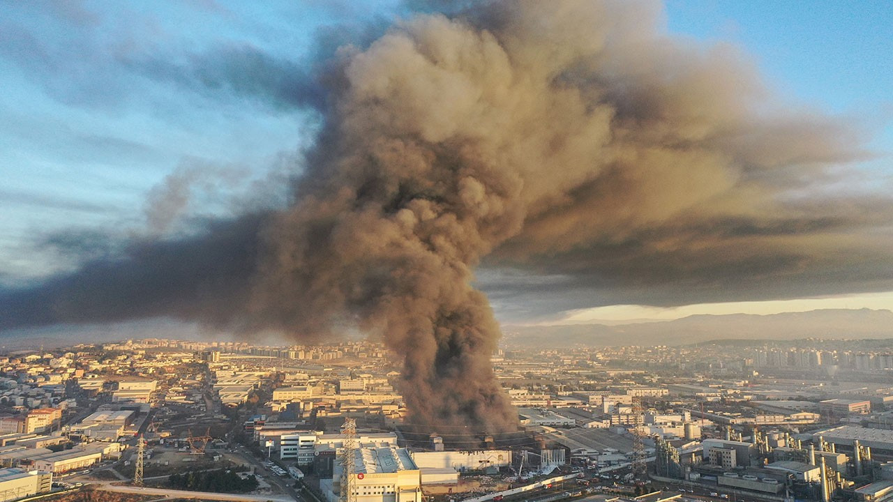 Bursa'da fabrika yangını kontrol altına alındı: Kenti duman kapladı