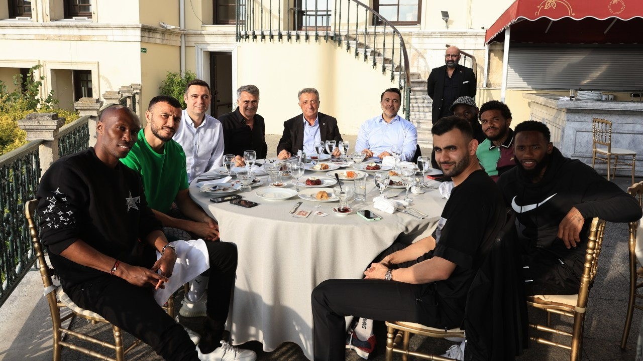 Beşiktaş derbi öncesinde yemekte bir araya geldi