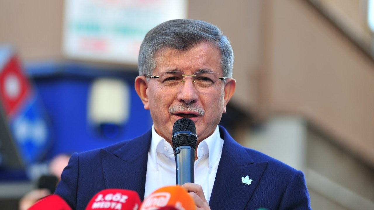 Davutoğlu’ndan Erdoğan’a: Başörtüsünü referanduma götürme