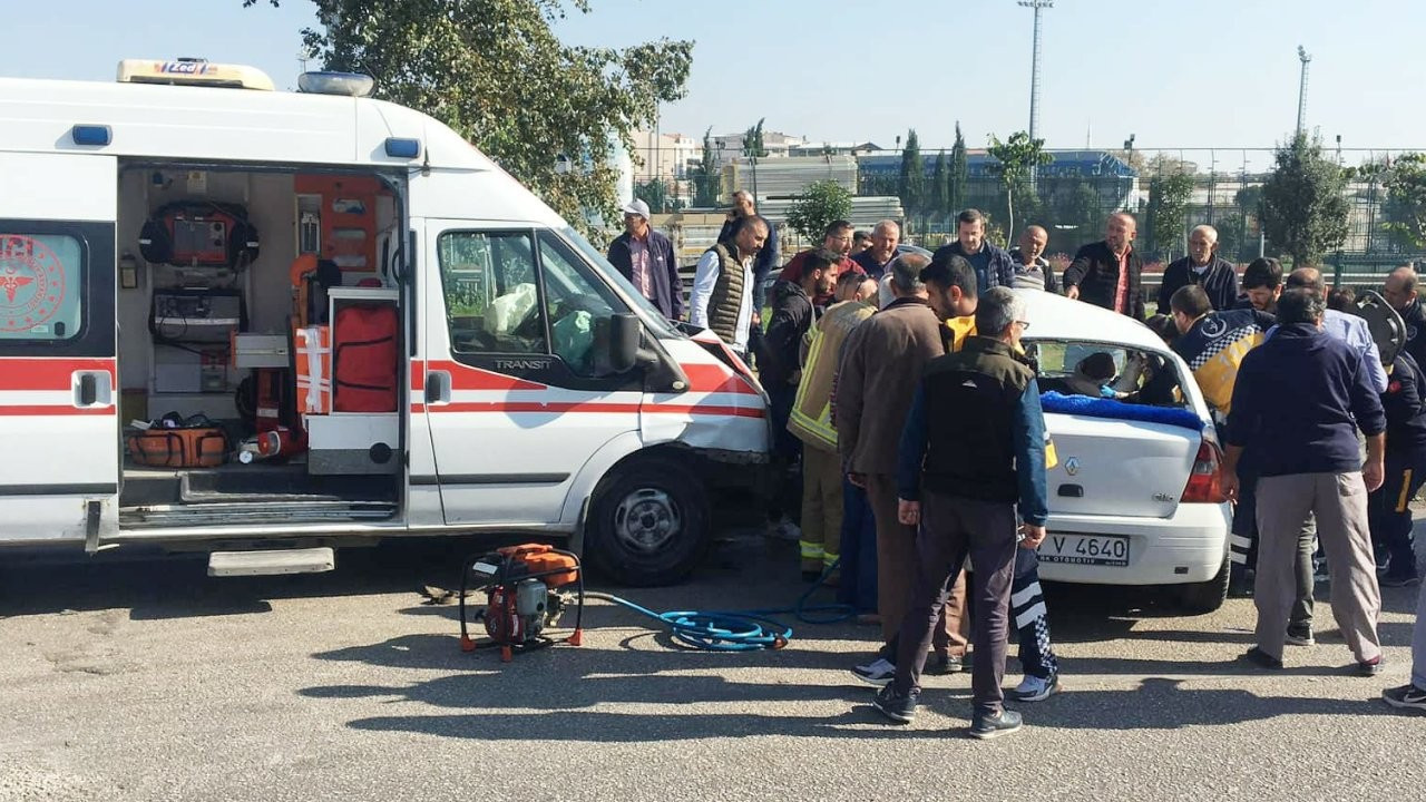 Bursa'da kaza: Otomobil sürücüsü yaralandı, annesi öldü