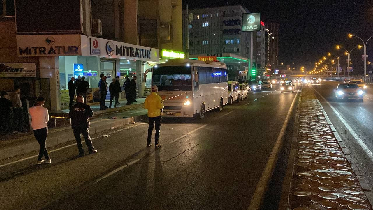 Diyarbakır'da midibüs şoförüne durakta silahlı saldırı - Sayfa 1