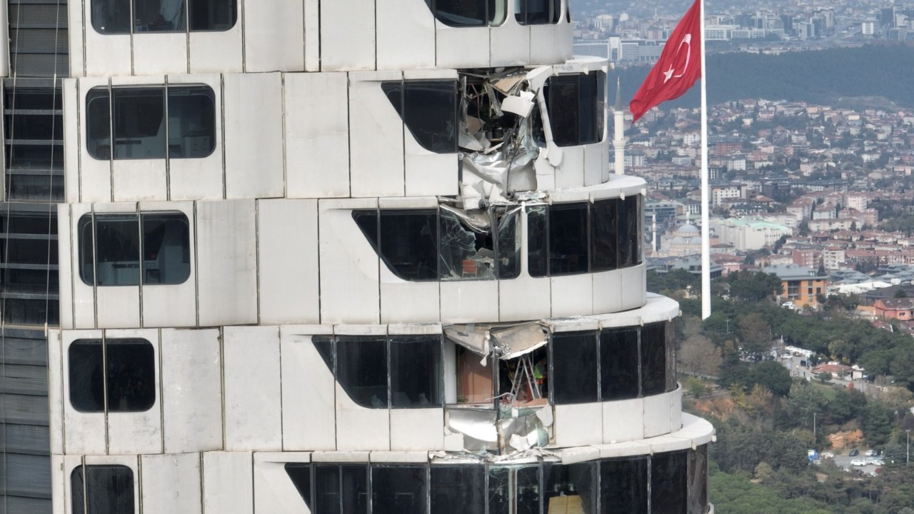 Çamlıca Kulesi'nde dış cephe parçalandı: Ziyarete kapatıldı