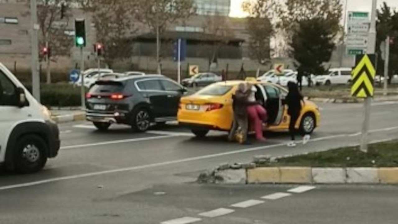Taksi şoförü, kadın müşterisini darp etti