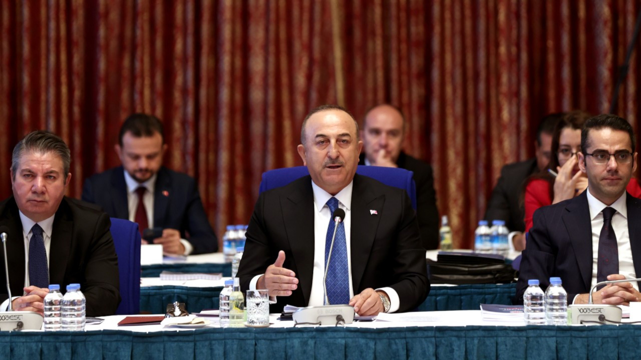 Çavuşoğlu: Kimyasal silah sözü iftira, gereken ne varsa araştırılsın