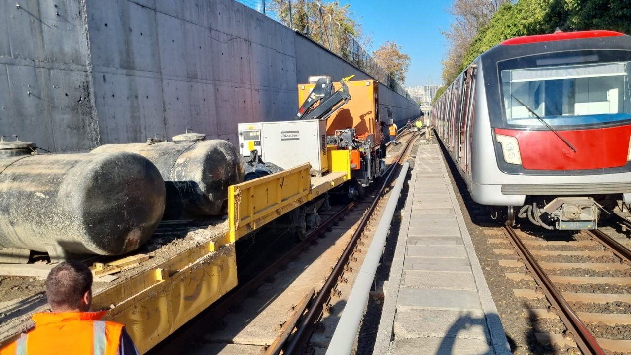 Ankara Metrosu’nda ‘Unimog’ bakım aracı raydan çıktı, ulaşım aksadı