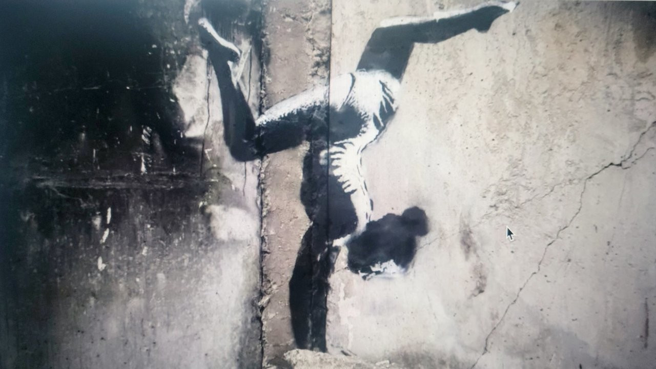 Banksy Ukrayna'da: Elleri üzerinde duran jimnastikçi...