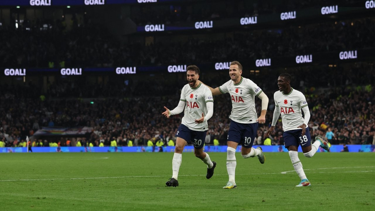 Tottenham üç kez geriye düştüğü maçtan galip ayrıldı