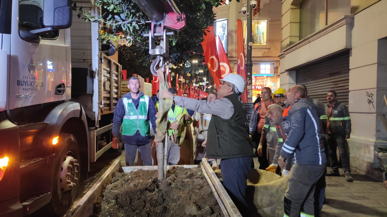İstiklal Caddesi'ndeki beton saksılar kaldırılıyor