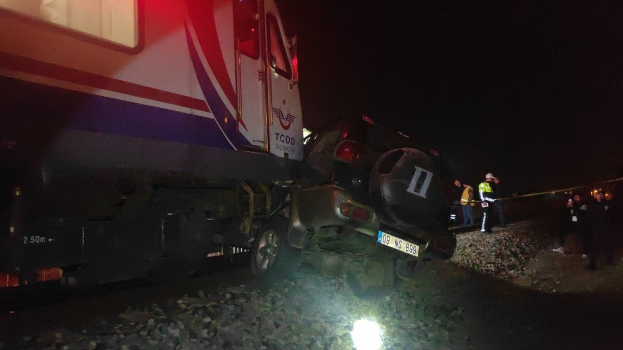 Trenin metrelerce sürüklediği cipin sürücüsü öldü   