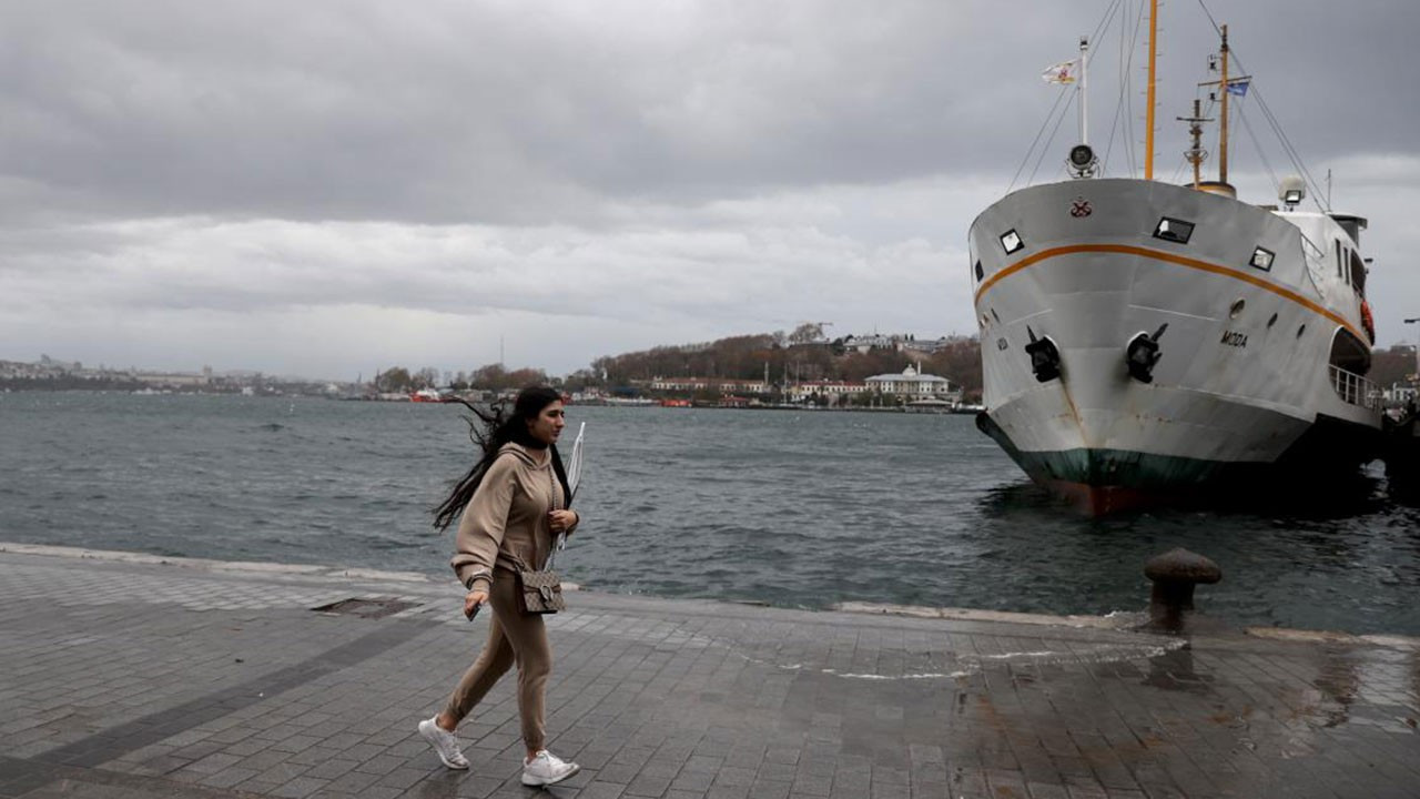 İstanbul'da vapur seferlerine lodos engeli