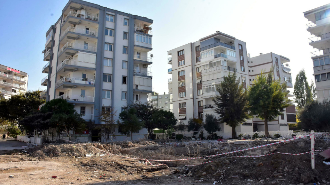 İzmir depreminde yıkılan Yağcıoğlu Apartmanı davası sanıklarına 13'er yıl hapis