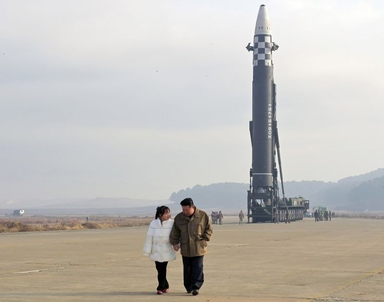 Kuzey Kore lideri Kim Jong-un, kıtalararası füze denemesine kızıyla katıldı - Sayfa 2