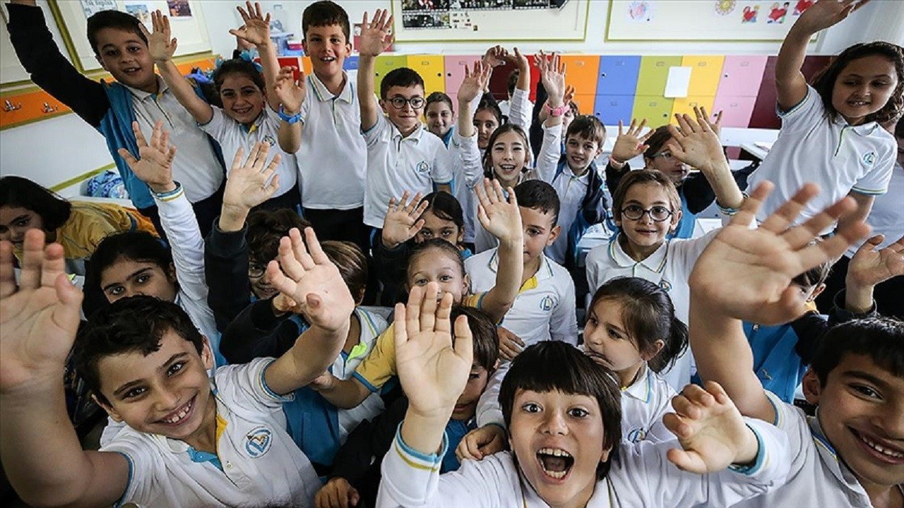 Dokuz günlük ara tatil bitti: 19 milyon öğrenci okula dönüyor