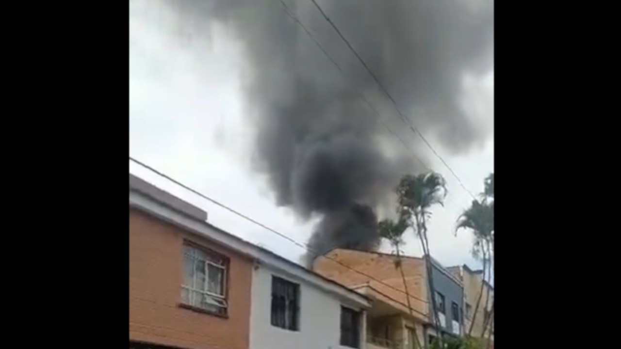 Kolombiya'da yerleşim bölgesine uçak düştü, 8 kişi öldü