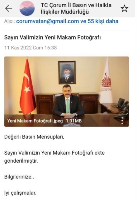 Yeni Şafak muhabiri sordu, Çorum Valisi, Erdoğan portresiyle poz verdi - Sayfa 1