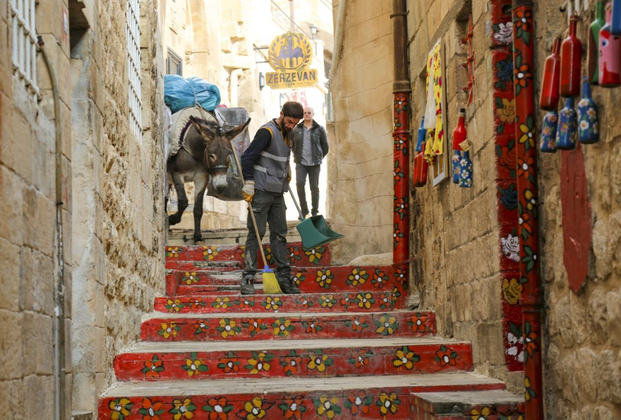 Mardin'in dar ve merdivenli sokaklarına sıra dışı temizlik ekibi - Sayfa 2