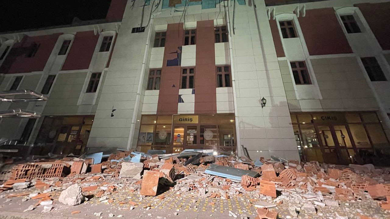 Düzce'de 5,9 büyüklüğünde deprem: 35 yaralı
