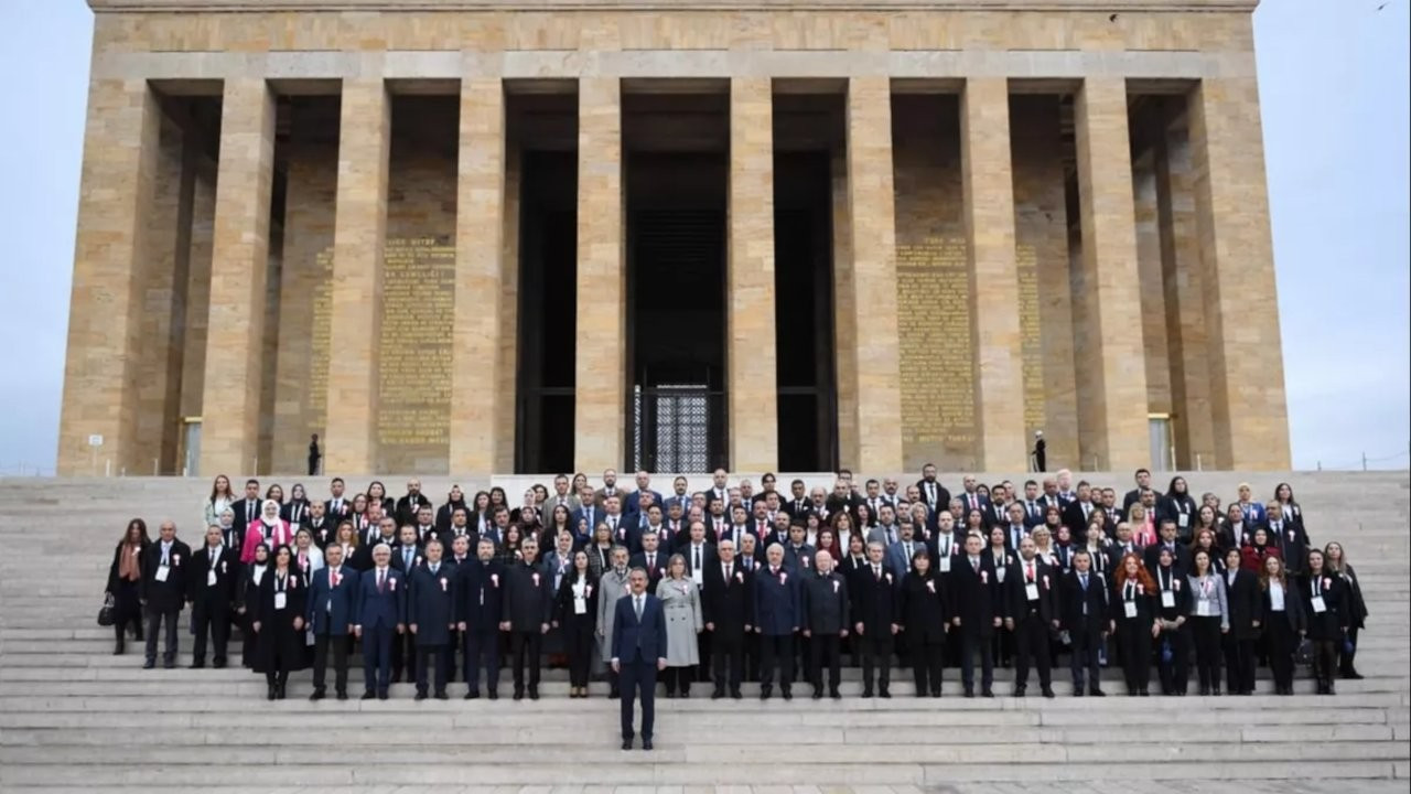 Milli Eğitim Bakanı Mahmut Özer ve 81 ilden gelen öğretmenler Anıtkabir'i ziyaret etti