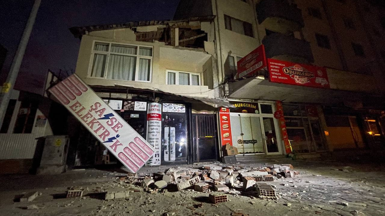 Bakan Kurum: Düzce'de ağır hasarlı 71 bina acil yıkılacak