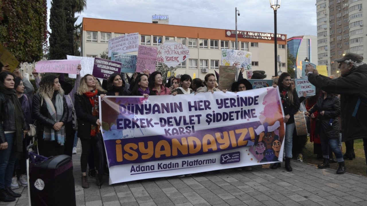 Adana'da kadınlar şiddete karşı yürüdü: Kadınlar iktidarı gönderip İstanbul Sözleşmesi'ni getirecek