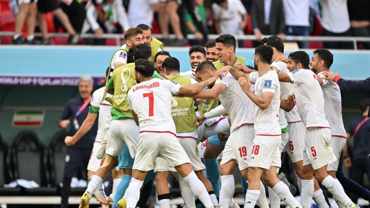 Dünya Kupası'nın ilk kırmızı kartı kaleciye: İran uzatmalarda kazandı