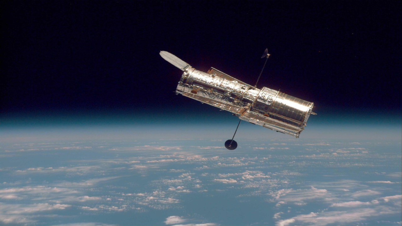 Hubble Uzay Teleskobu sıradışı galaksi birleşimini yakaladı