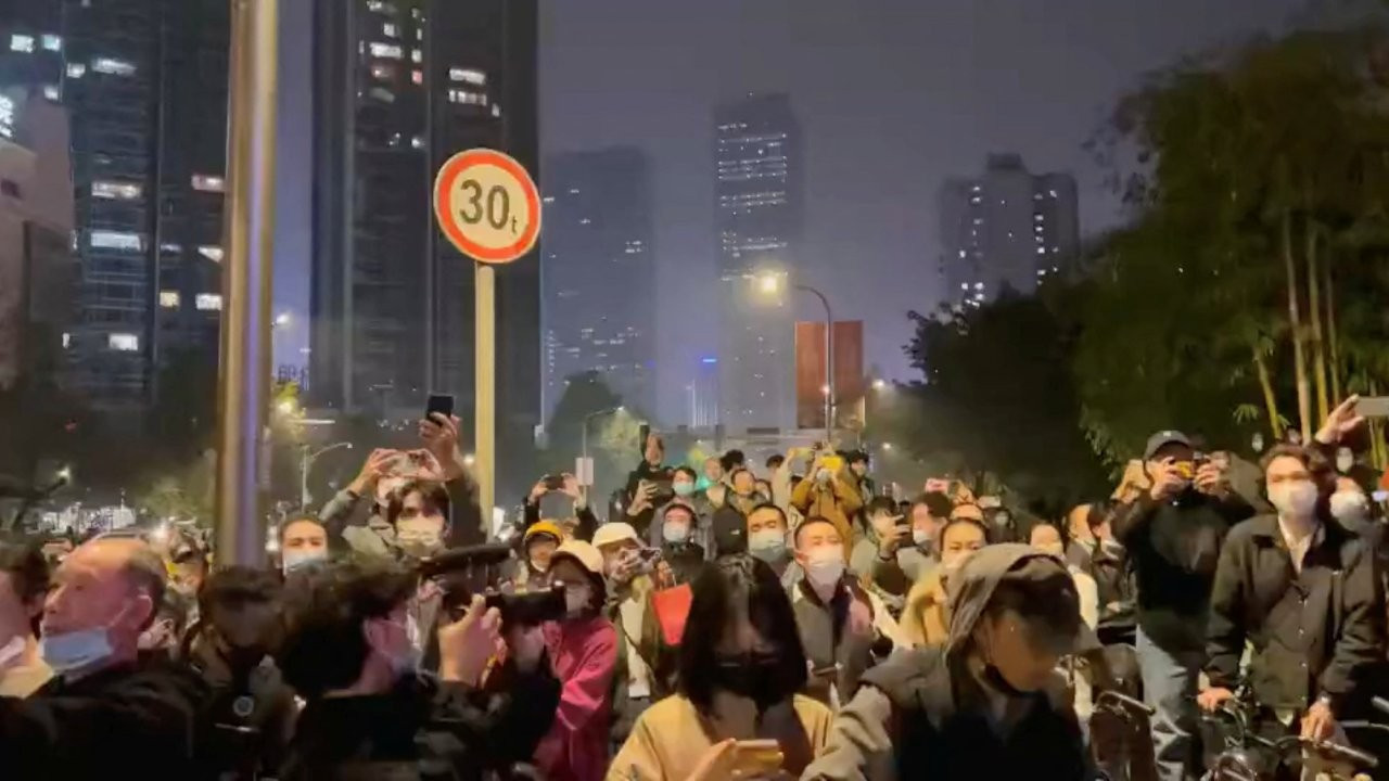 Çin'de 'sıfır vaka' protestolarına sansür ve bariyer: 'Özgürlük istiyoruz'
