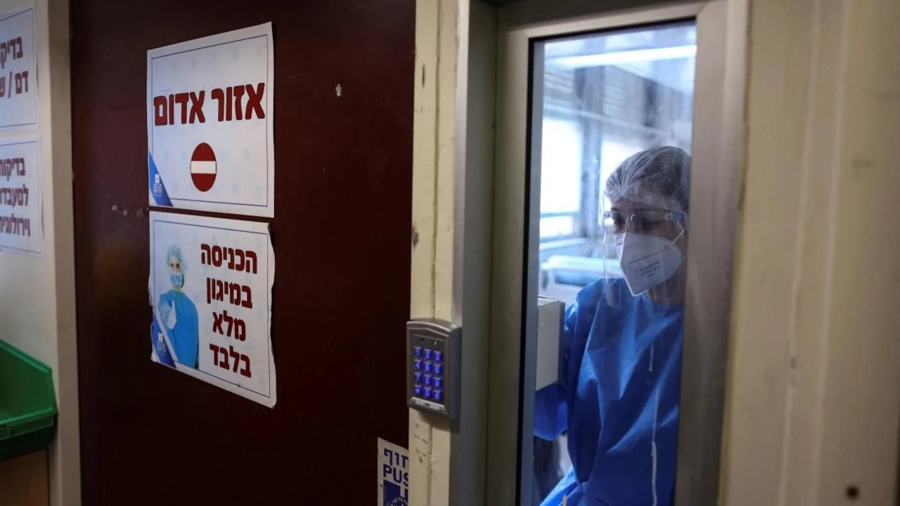 İsrail'de yaralı Filistinli çocuğa şeker veren doktor kovuldu