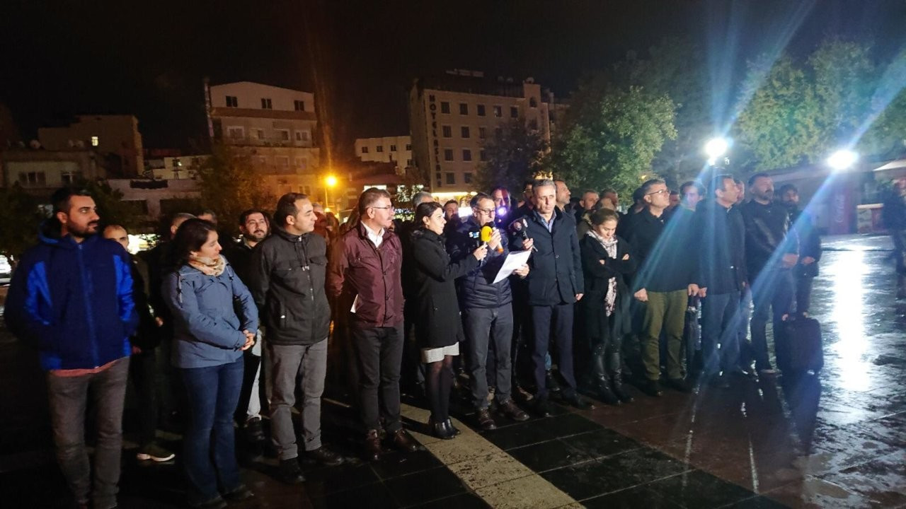 Diyarbakır'da öğretmenlerin açığa alınması protesto edildi