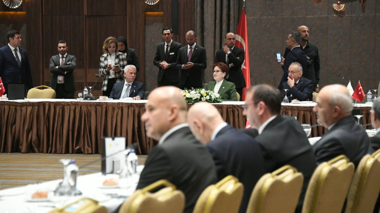 Meral Akşener, vekiller ve parti yöneticileriyle toplantı yaptı
