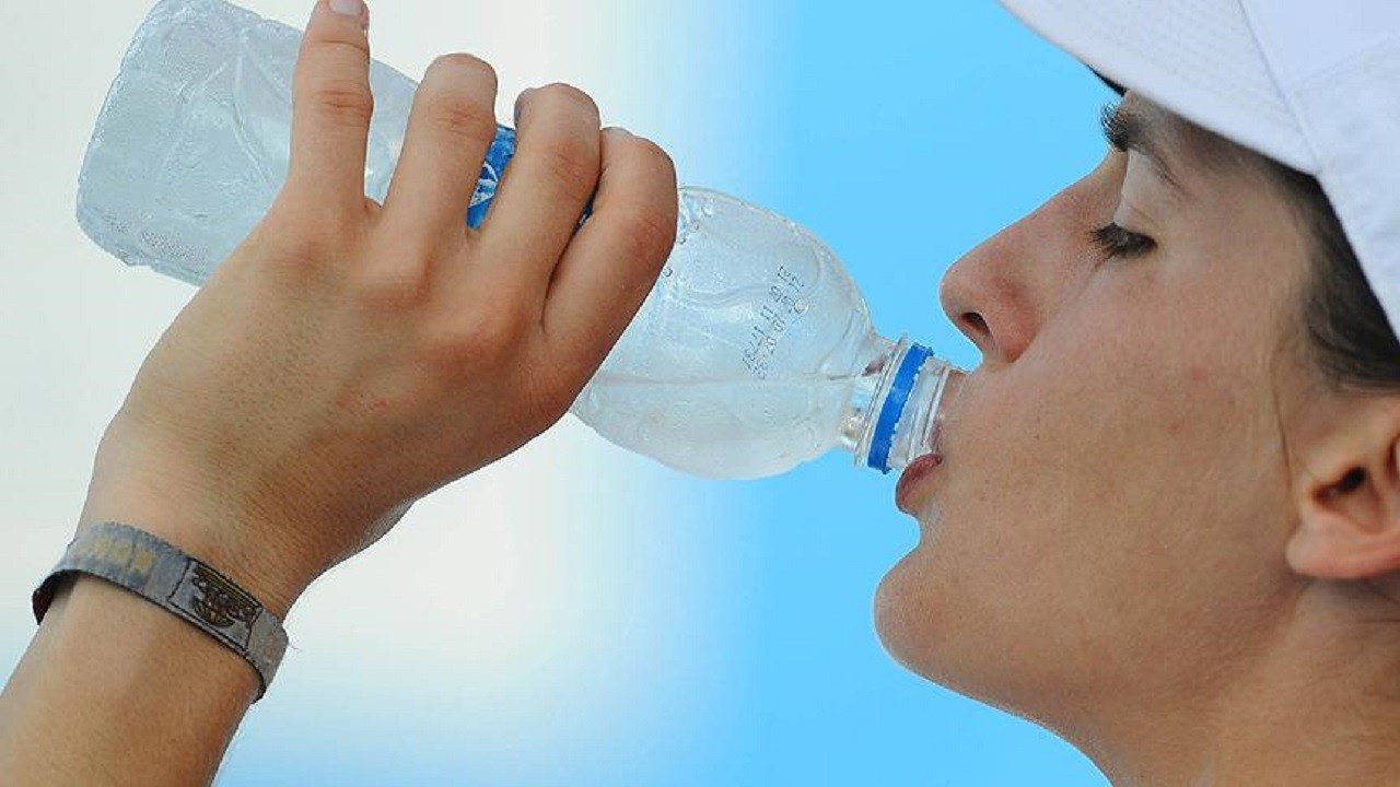 Bilim insanları: Günde 2 litre su ihtiyaçtan fazla