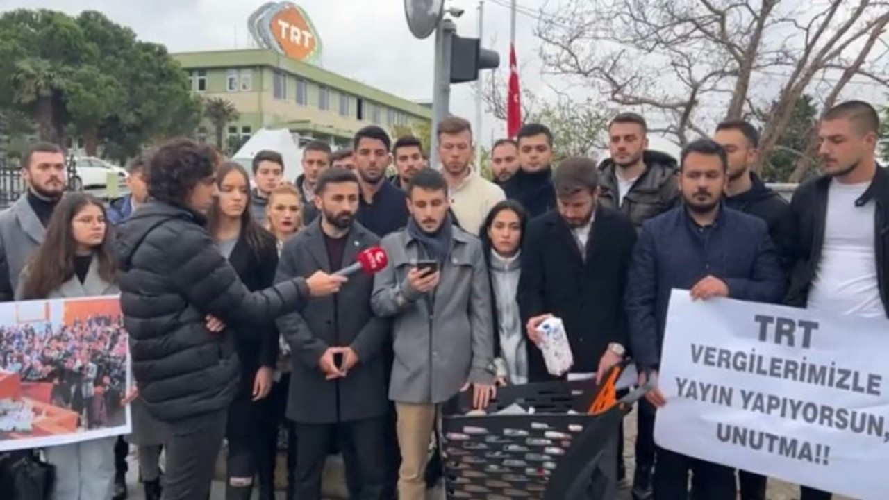 İYİ Parti Gençlik Kolları'ndan yayın kesen TRT’ye protesto