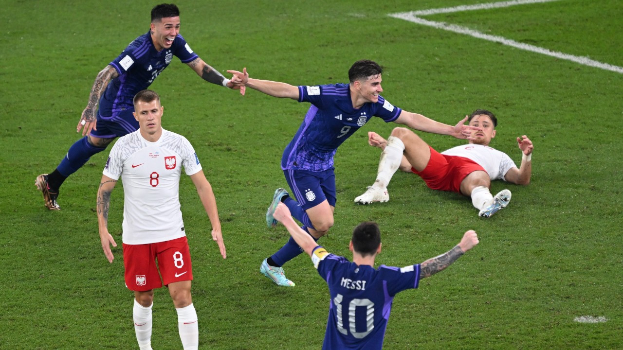 Messi penaltı kaçırdı, Arjantin 2 attığı Polonya'yla birlikte son 16 turuna kaldı