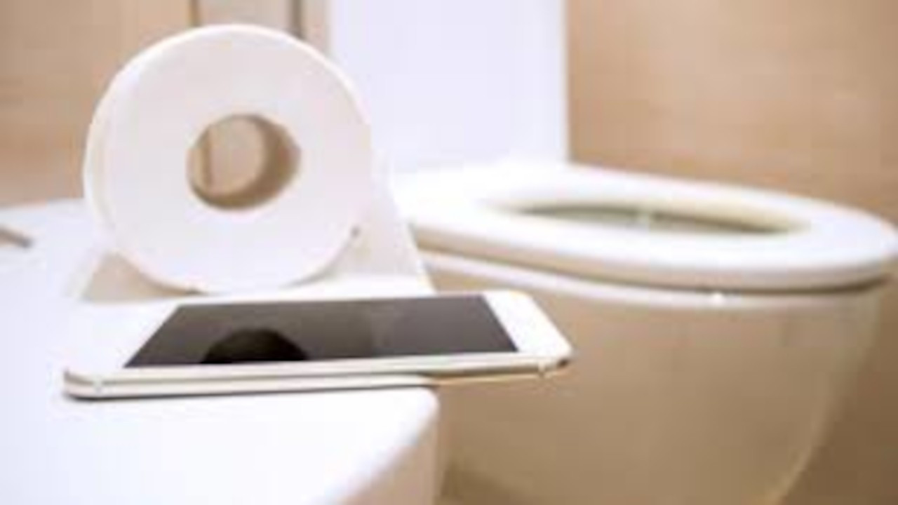 Araştırma: Tuvalette cep telefonuna 10 dakika uyarısı