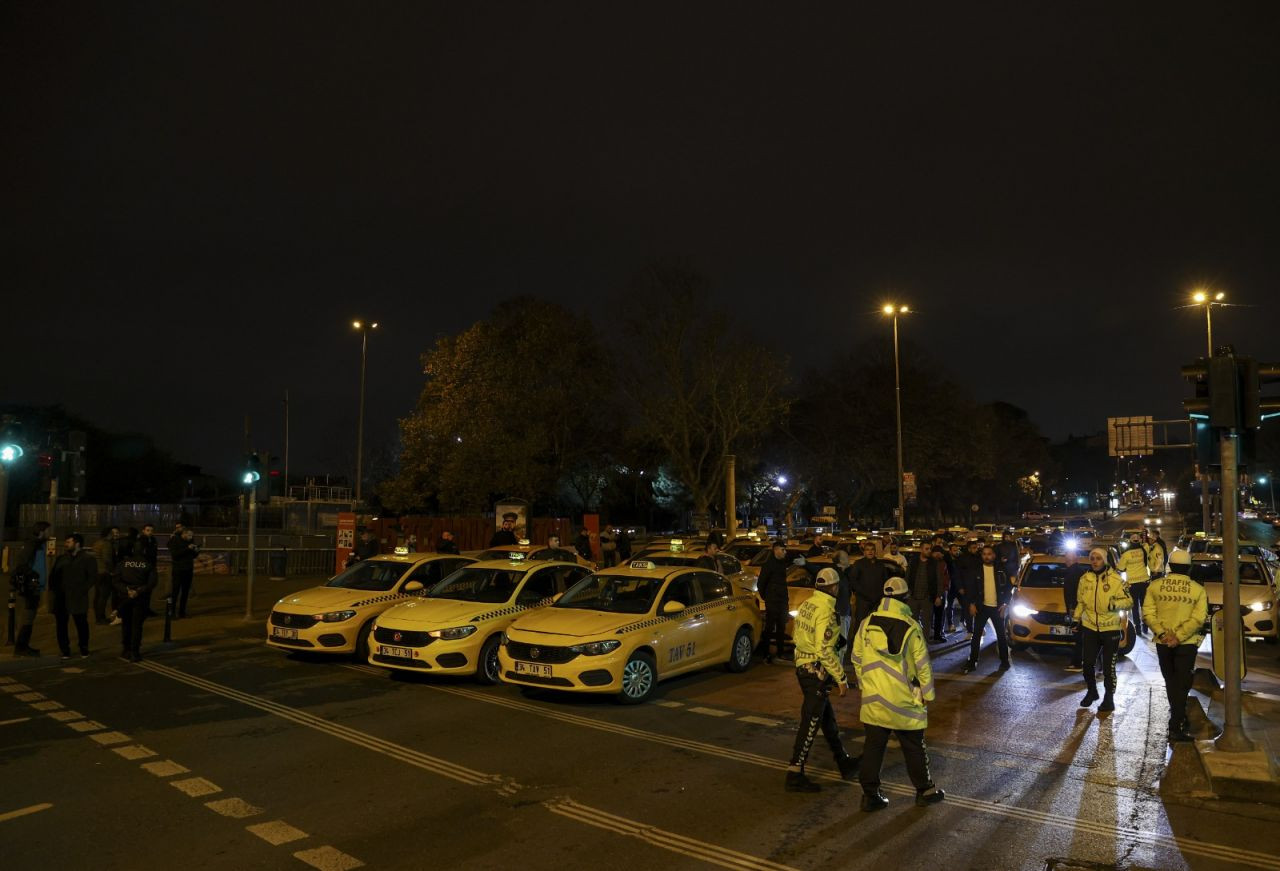 Taksi şoförlerinden İBB önünde eylem - Sayfa 1