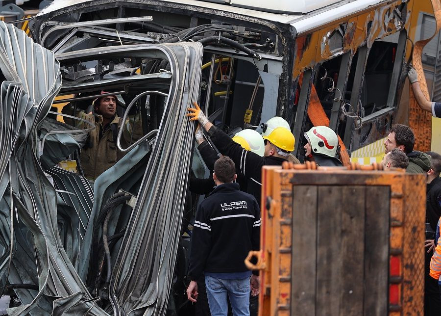 Alibeyköy'de kaza yapan tramvayla İETT otobüsü kaldırıldı - Sayfa 3