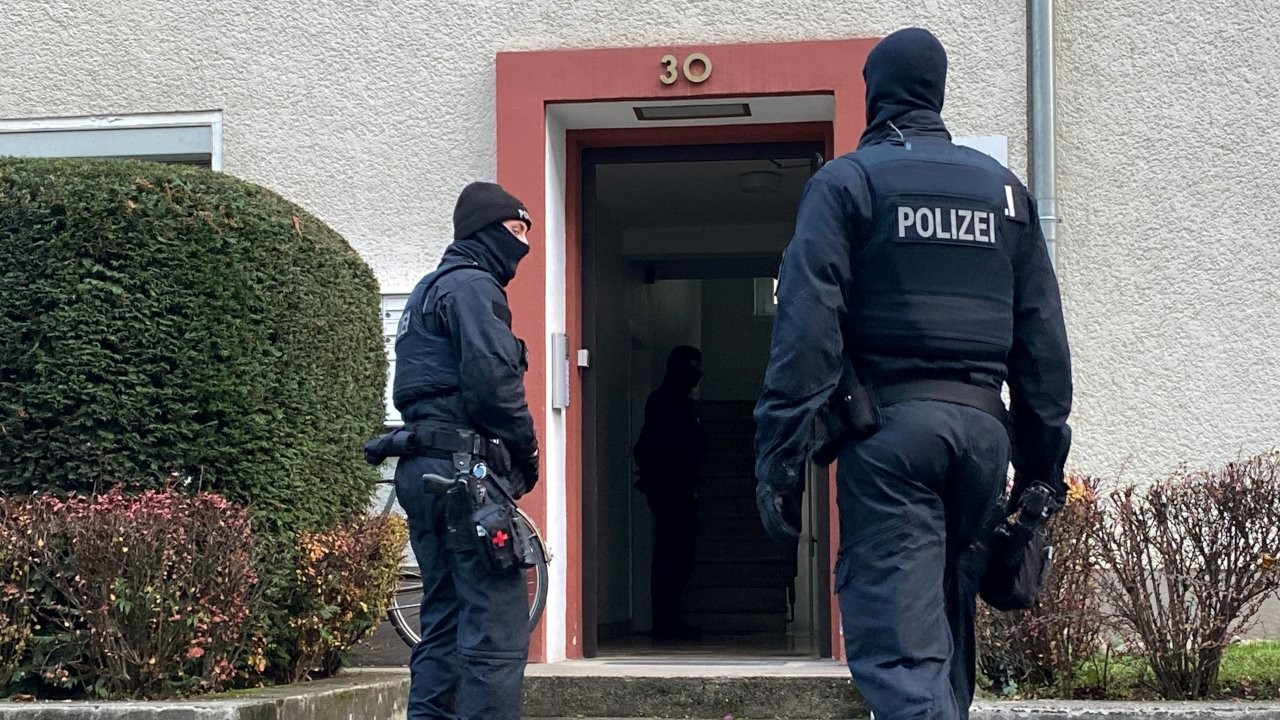 Almanya'da darbe planlayan Nazilere operasyon: 25 gözaltı