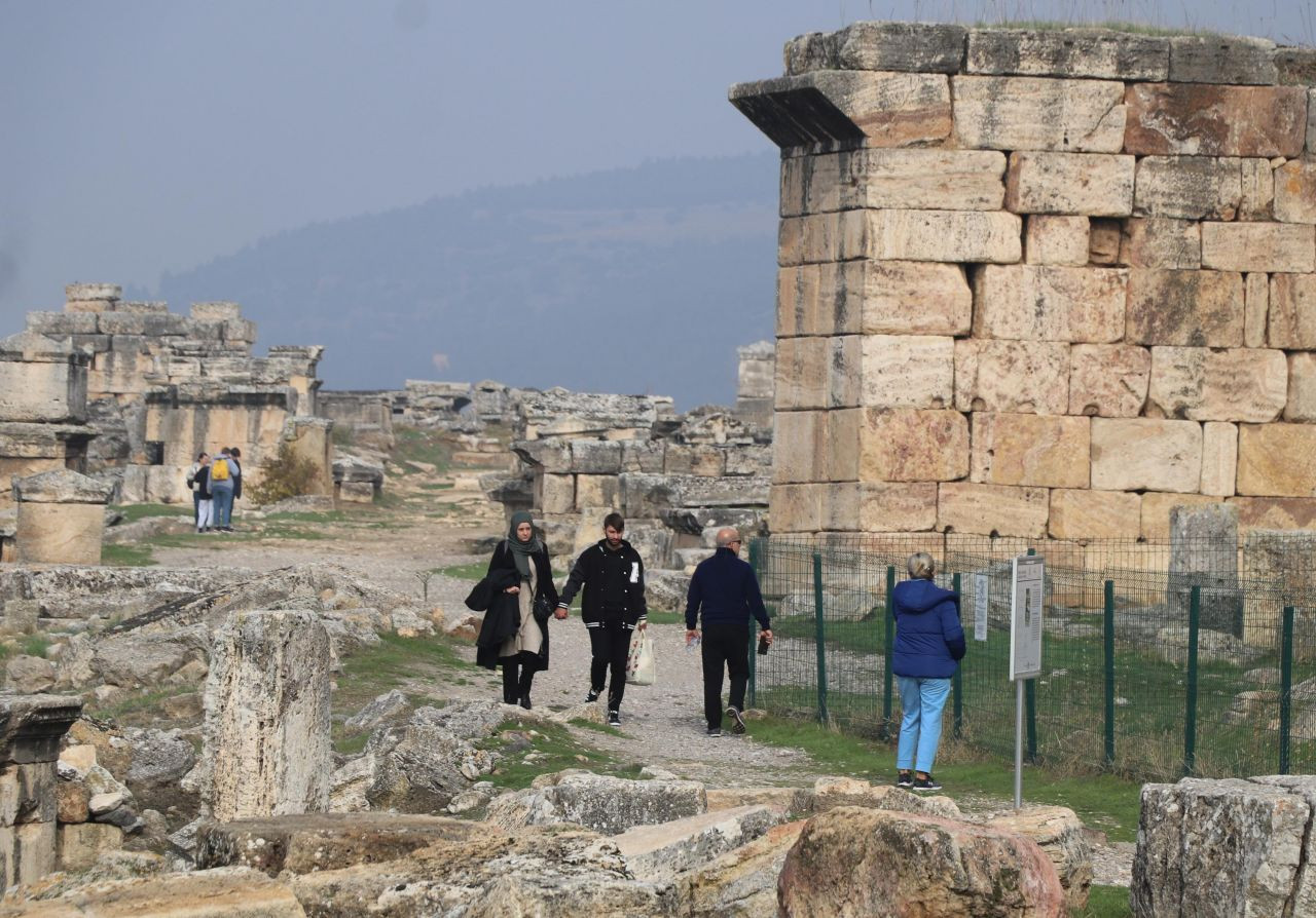 Hierapolis Antik Kenti'nde yıkılma tehlikesi - Sayfa 1