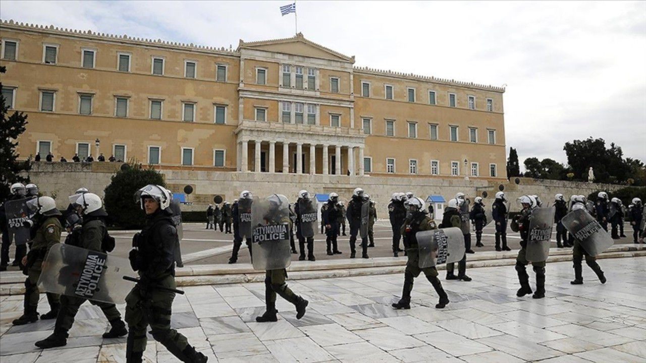 Yunanistan'da 16 yaşındaki genci vuran polise 'geçici ev hapsi' verildi