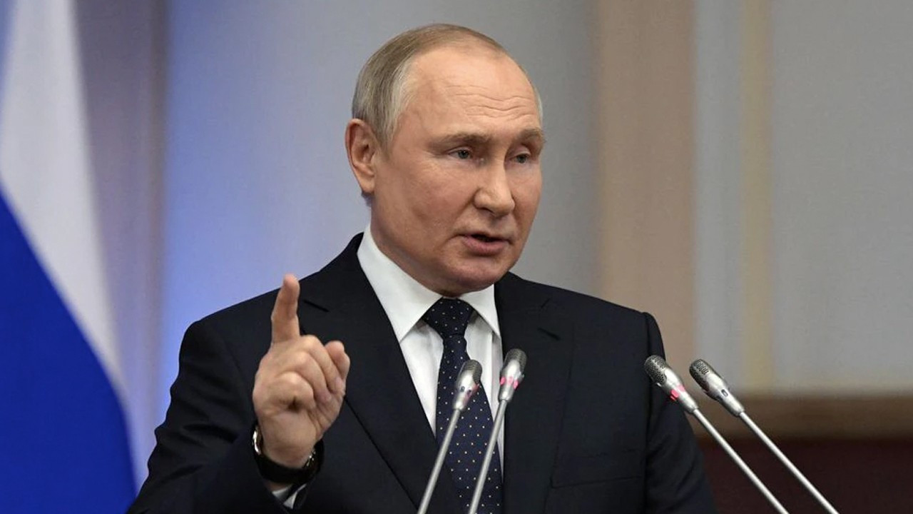 Putin imzaladı: Hükümet yetkililerinin 'yabancı kelime' kullanması yasaklandı