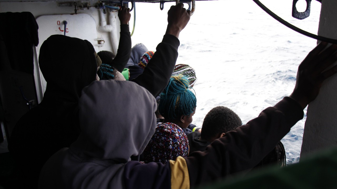 İtalya, 500'den fazla mültecinin beklediği iki gemiyi limanlarına aldı