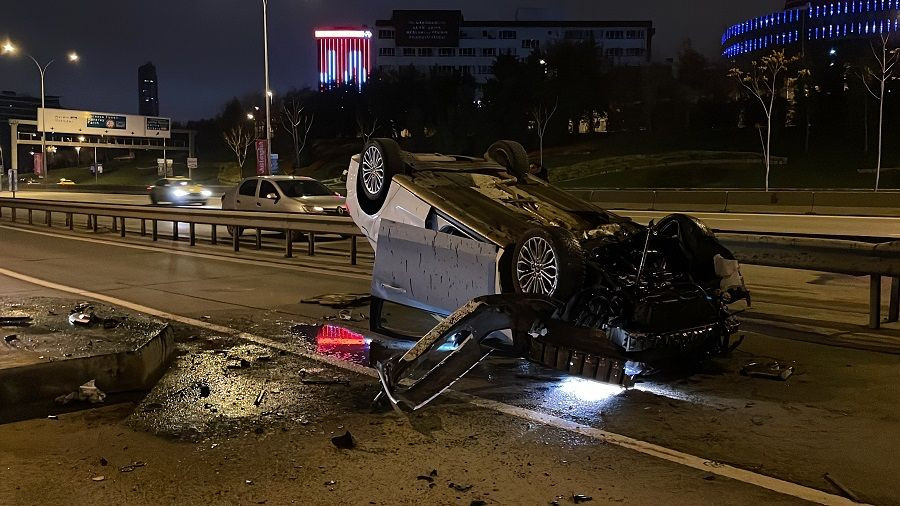 Kadıköy'de kaza: Takla atan otomobilden yara almadan kurtuldu - Sayfa 2